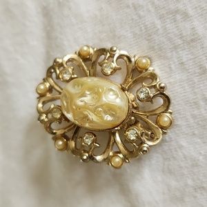Vintage Coro Brooch gold tone, pearl and rhinestones